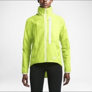 Nike Tech Aeroshield Moto Cape Women’s Jacket